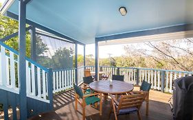 The Blue House - 100M To Beach, Pet Friendly, Big House, Sleeps 8